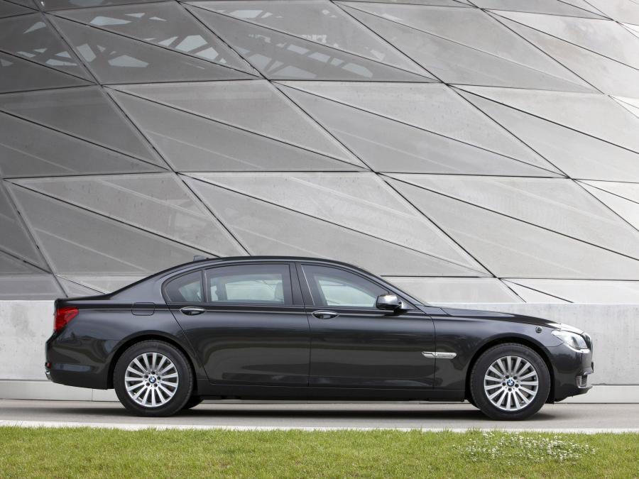  BMW 760Li Security 2009 года  (фото 12 из 16)
